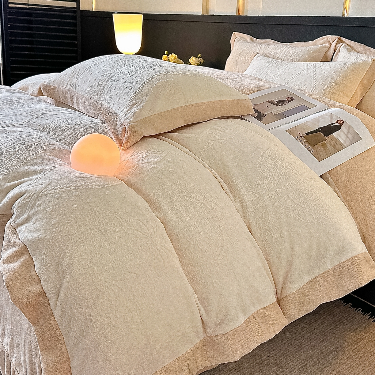 91家纺网 家纺一手货源 找家纺 亿梵家居  2025秋冬新款-拼角款A类全消光牛奶绒立体5D雕花绒四件套 夏洛特-奶油白