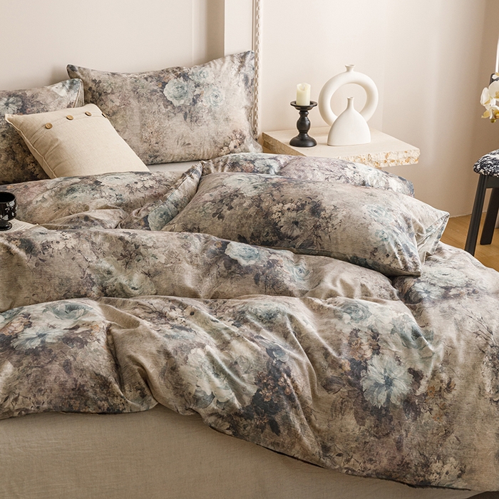 91家纺网 家纺一手货源 找家纺 爱思佳 2025新款棉麻数码印花四件套 复古花语-兰