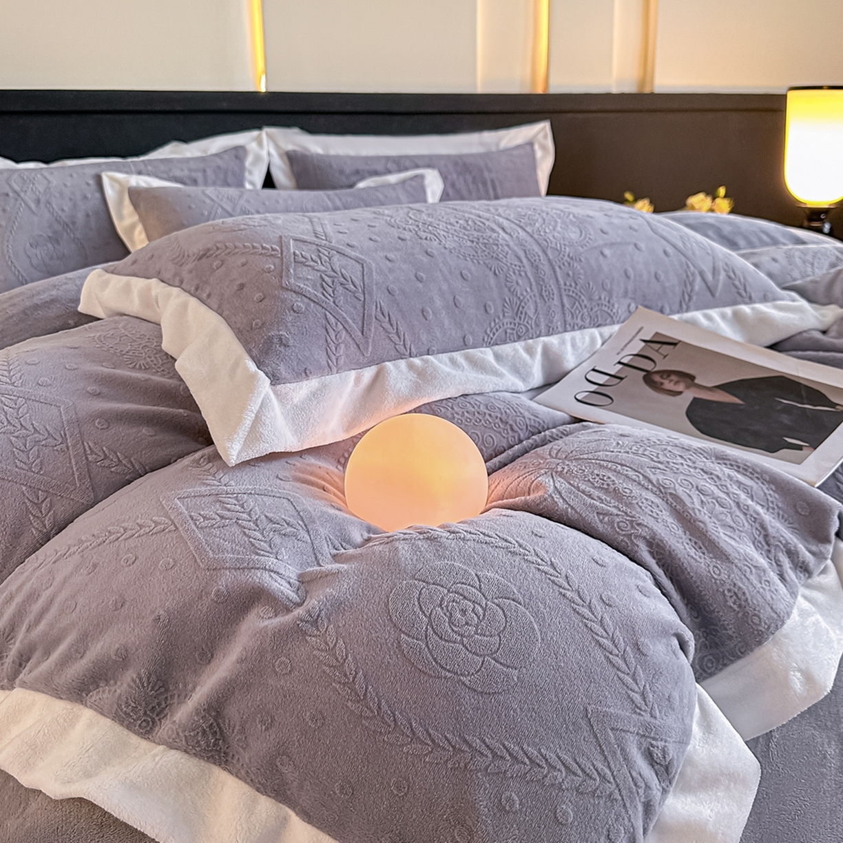 91家纺网 家纺一手货源 找家纺 亿梵家居  2025秋冬新款-拼角款A类全消光牛奶绒立体5D雕花绒四件套 夏洛特-香芋紫