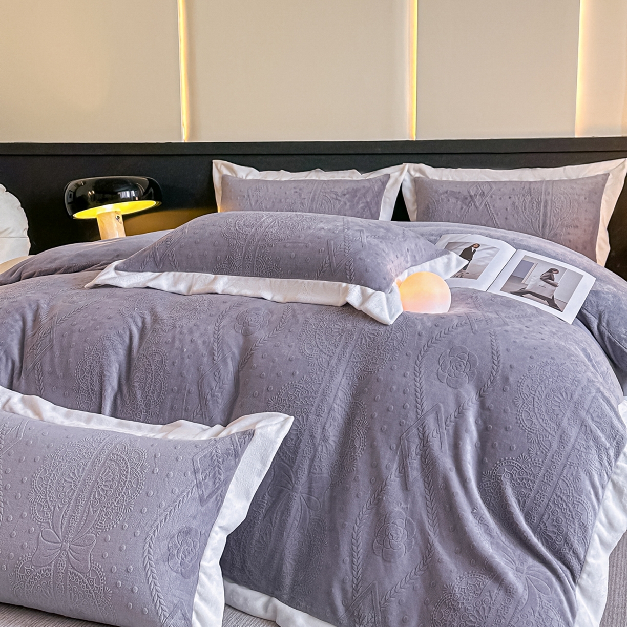 91家纺网 家纺一手货源 找家纺 亿梵家居  2025秋冬新款-拼角款A类全消光牛奶绒立体5D雕花绒四件套 夏洛特-香芋紫