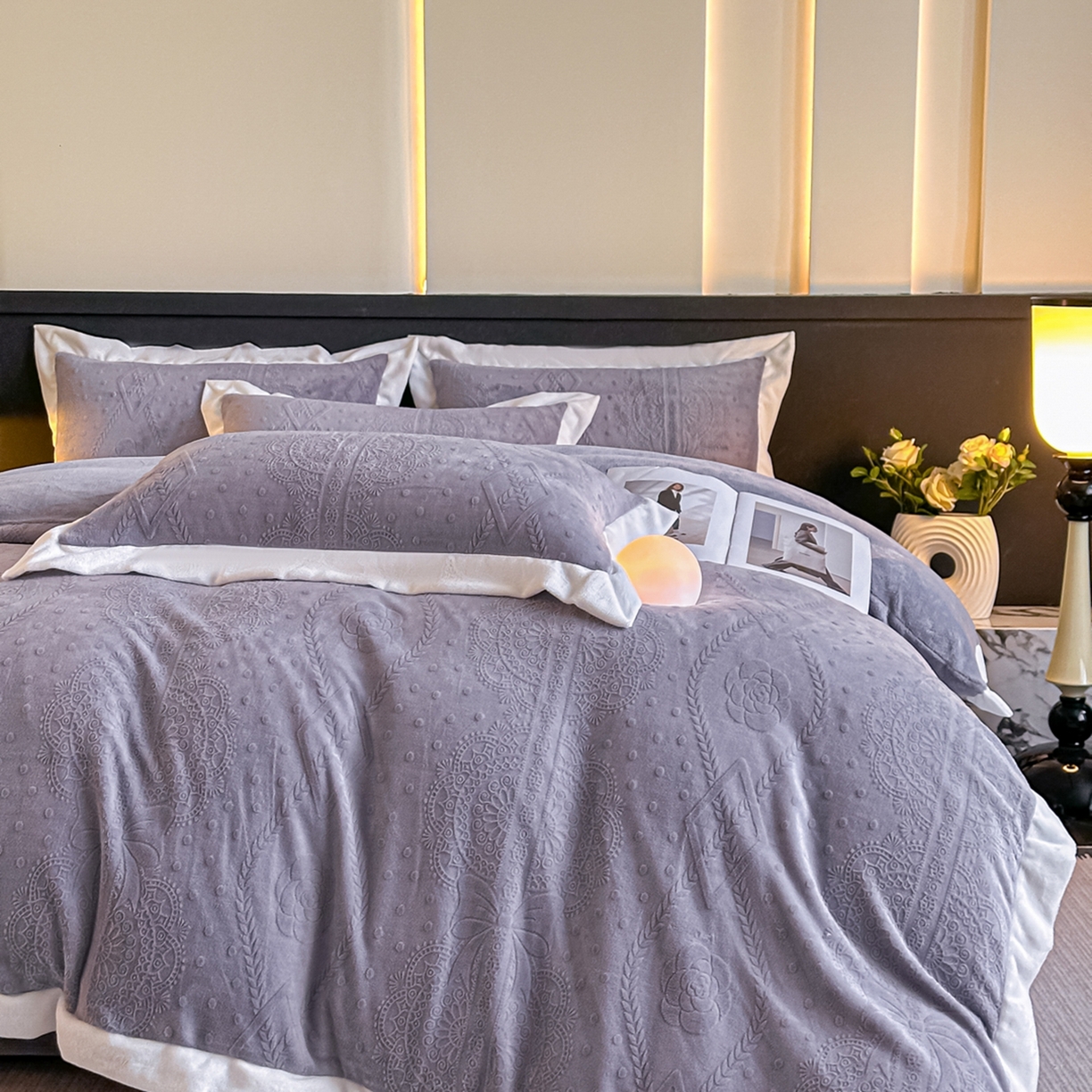 91家纺网 家纺一手货源 找家纺 亿梵家居  2025秋冬新款-拼角款A类全消光牛奶绒立体5D雕花绒四件套 夏洛特-香芋紫