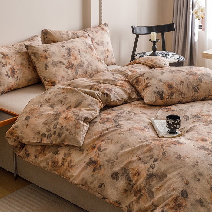 91家纺网 家纺一手货源 找家纺 爱思佳 2025新款棉麻数码印花四件套 花间墨韵-咖