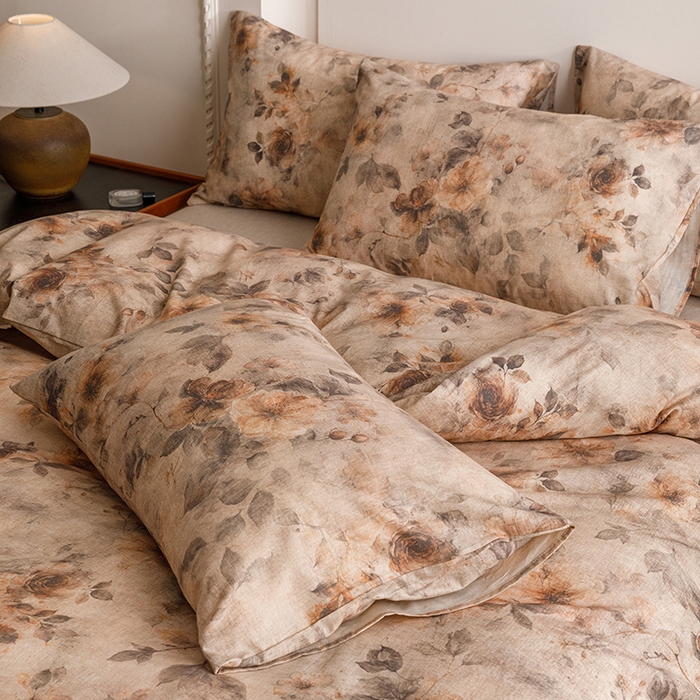 91家纺网 家纺一手货源 找家纺 爱思佳 2025新款棉麻数码印花四件套 花间墨韵-咖