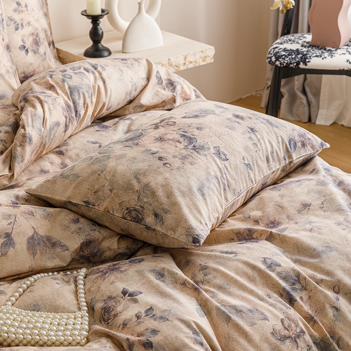 91家纺网 家纺一手货源 找家纺 爱思佳 2025新款棉麻数码印花四件套 花间墨韵-兰