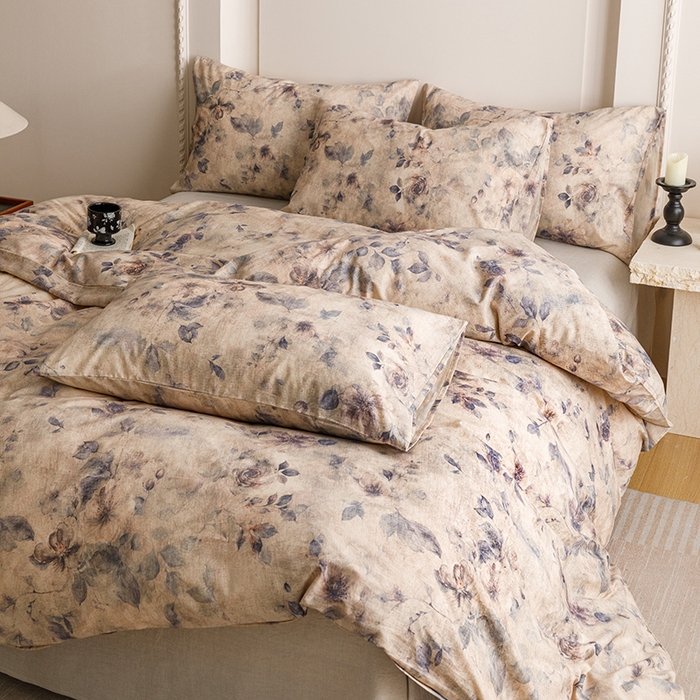 91家纺网 家纺一手货源 找家纺 爱思佳 2025新款棉麻数码印花四件套 花间墨韵-兰