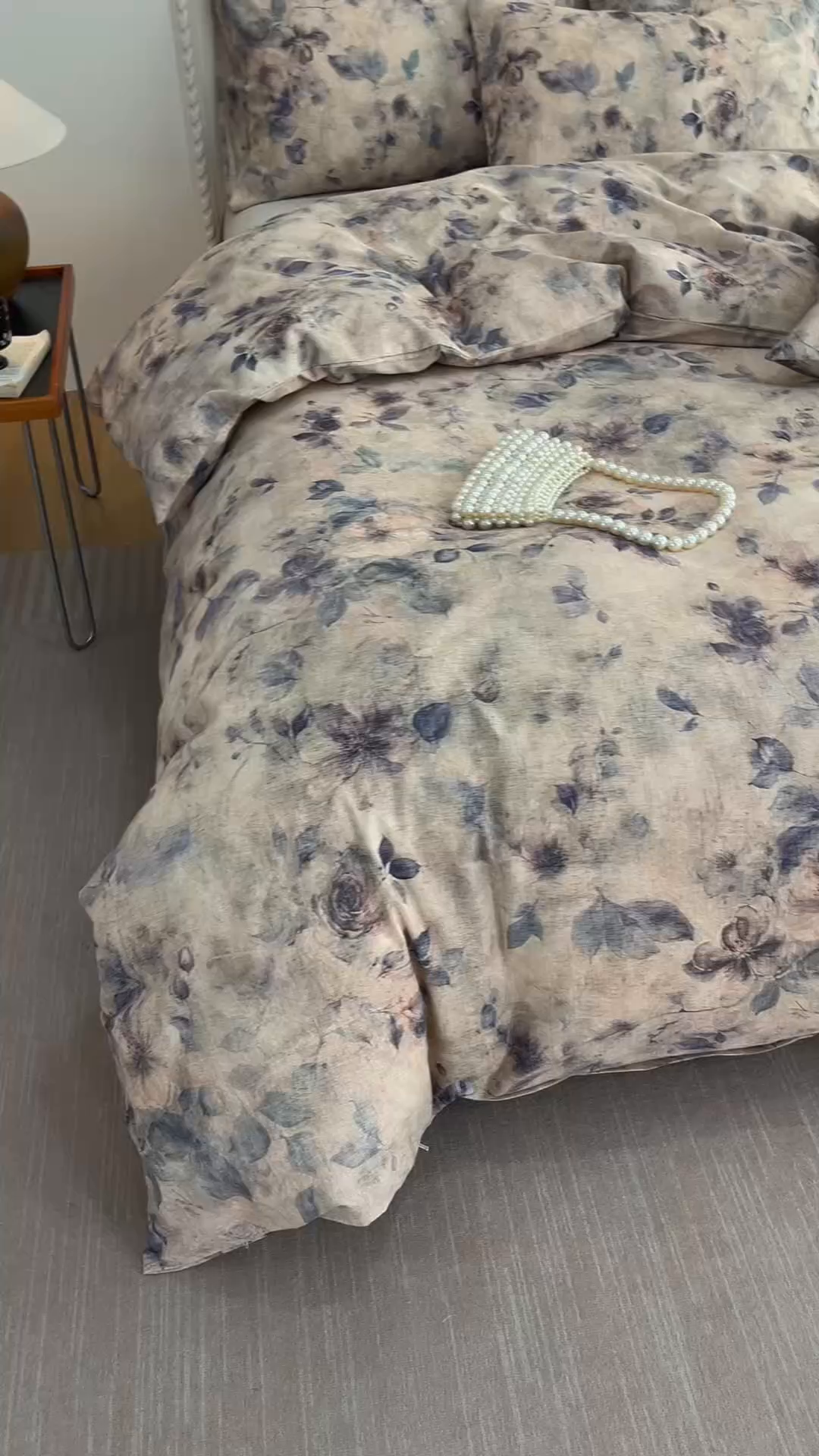 91家纺网 家纺一手货源 找家纺 爱思佳 2025新款棉麻数码印花四件套 花间墨韵-兰