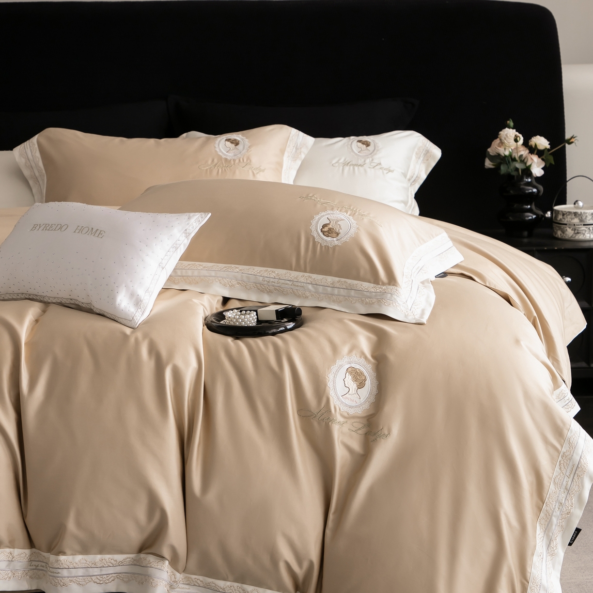 馨蕊家居 2025新款100s全棉刺绣四件套-慕恋 （会员-20） 控价398/418 劵后控价：不低于368/388（礼盒包装） 慕恋-奶咖