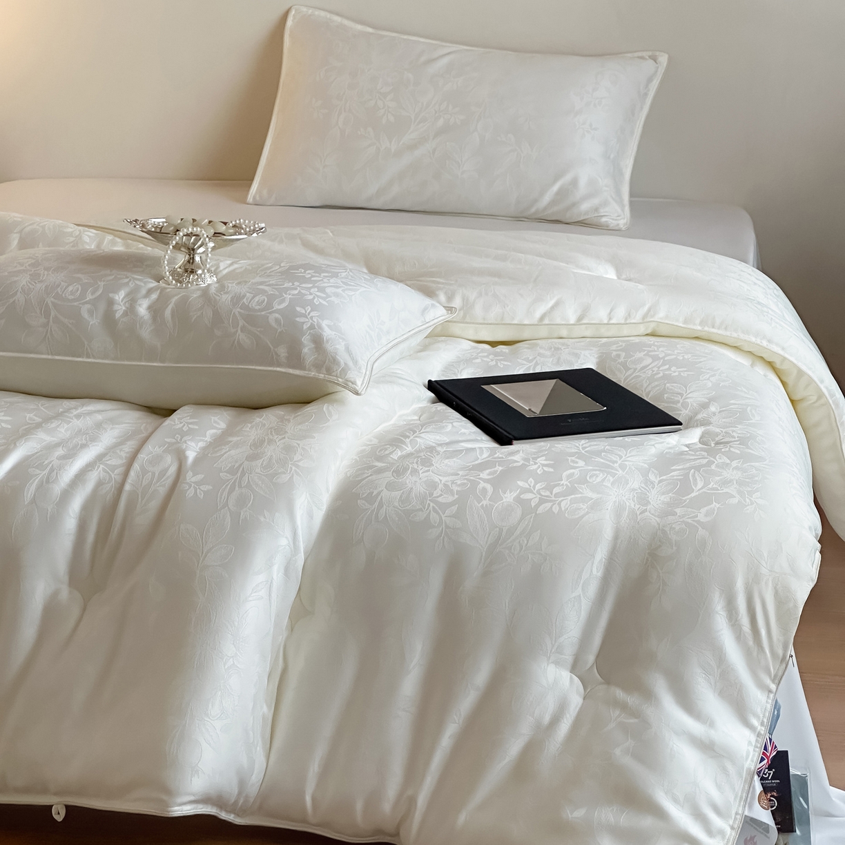 91家纺网 家纺一手货源 找家纺 （总）一加一 2025新款七彩银丝大提花37度澳毛火山被子被芯