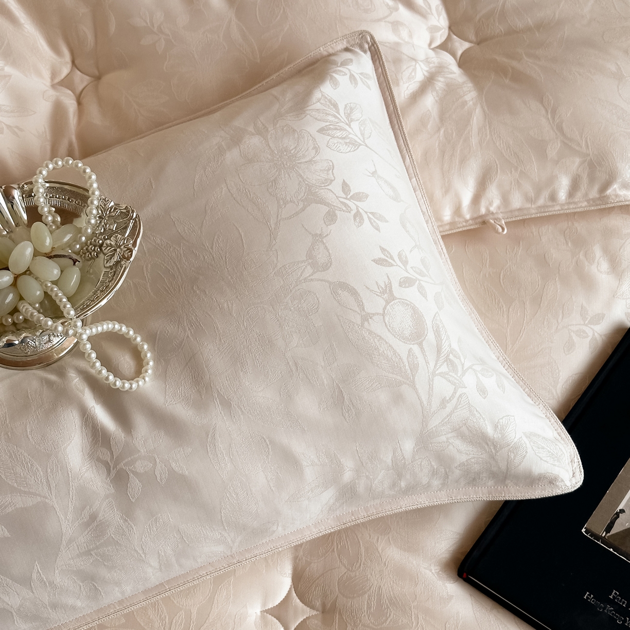 91家纺网 家纺一手货源 找家纺 一加一 2025新款七彩银丝大提花37度澳毛火山被子被芯 花屿梦-香槟玉