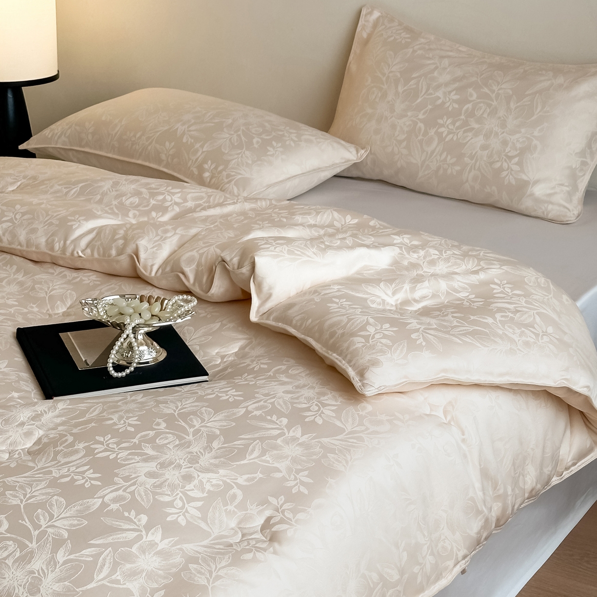 91家纺网 家纺一手货源 找家纺 一加一 2025新款七彩银丝大提花37度澳毛火山被子被芯 花屿梦-香槟玉