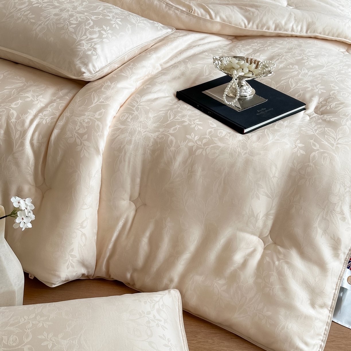 91家纺网 家纺一手货源 找家纺 一加一 2025新款七彩银丝大提花37度澳毛火山被子被芯 花屿梦-香槟玉