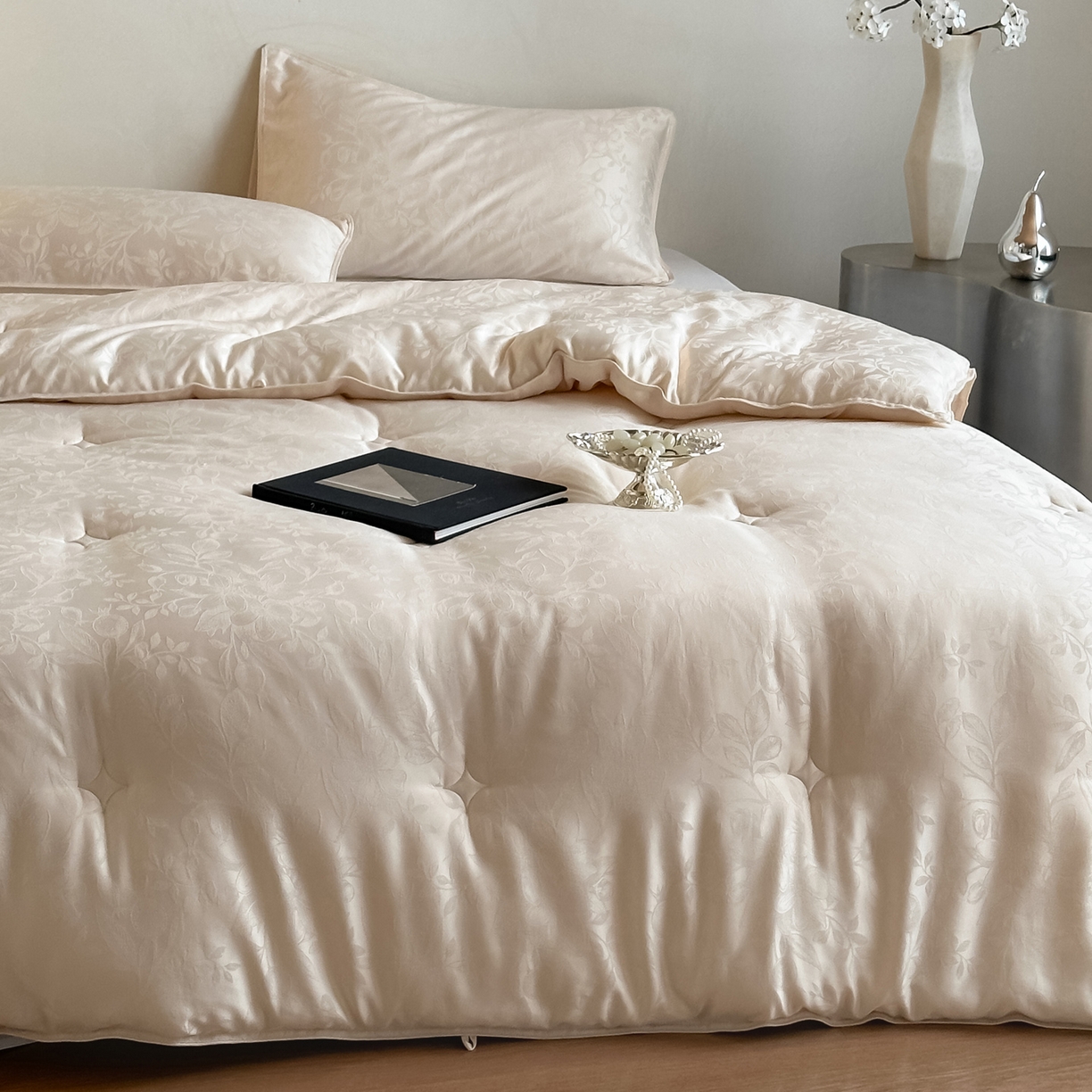 91家纺网 家纺一手货源 找家纺 一加一 2025新款七彩银丝大提花37度澳毛火山被子被芯 花屿梦-香槟玉