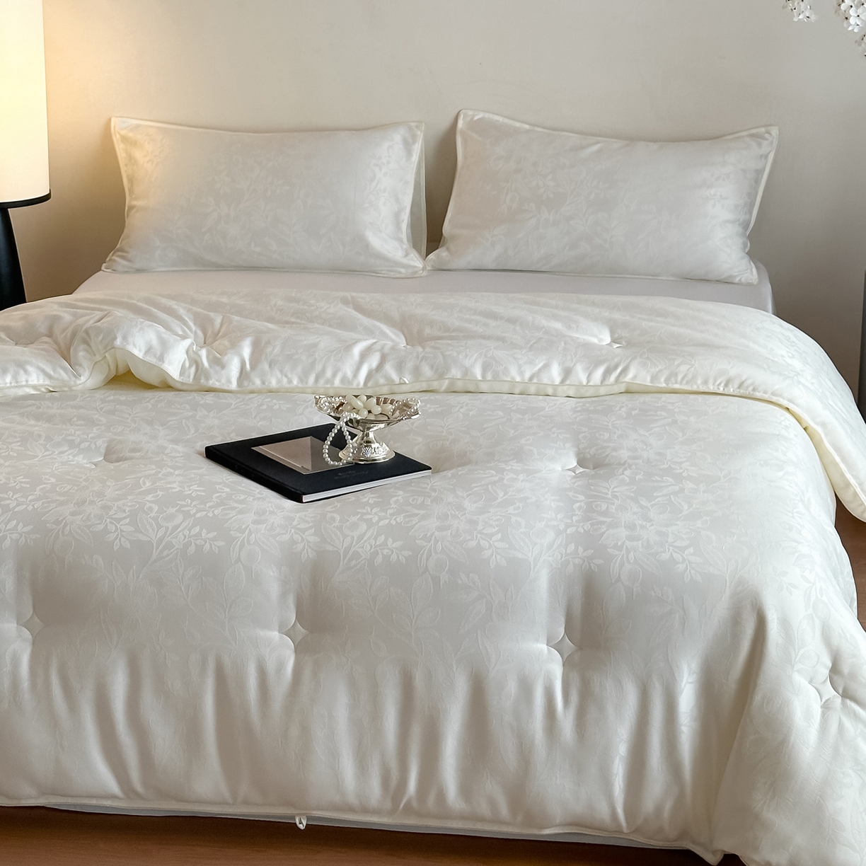 91家纺网 家纺一手货源 找家纺 一加一 2025新款七彩银丝大提花37度澳毛火山被子被芯 花屿梦-奶白