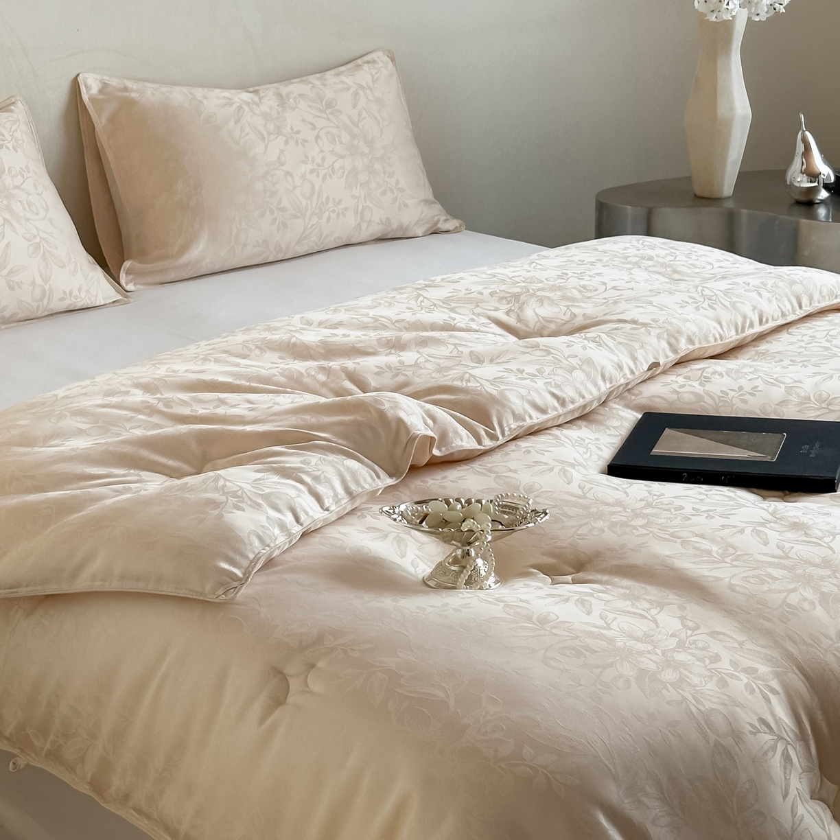 91家纺网 家纺一手货源 找家纺 一加一 2025新款七彩银丝大提花37度澳毛火山被子被芯 花屿梦-香槟玉