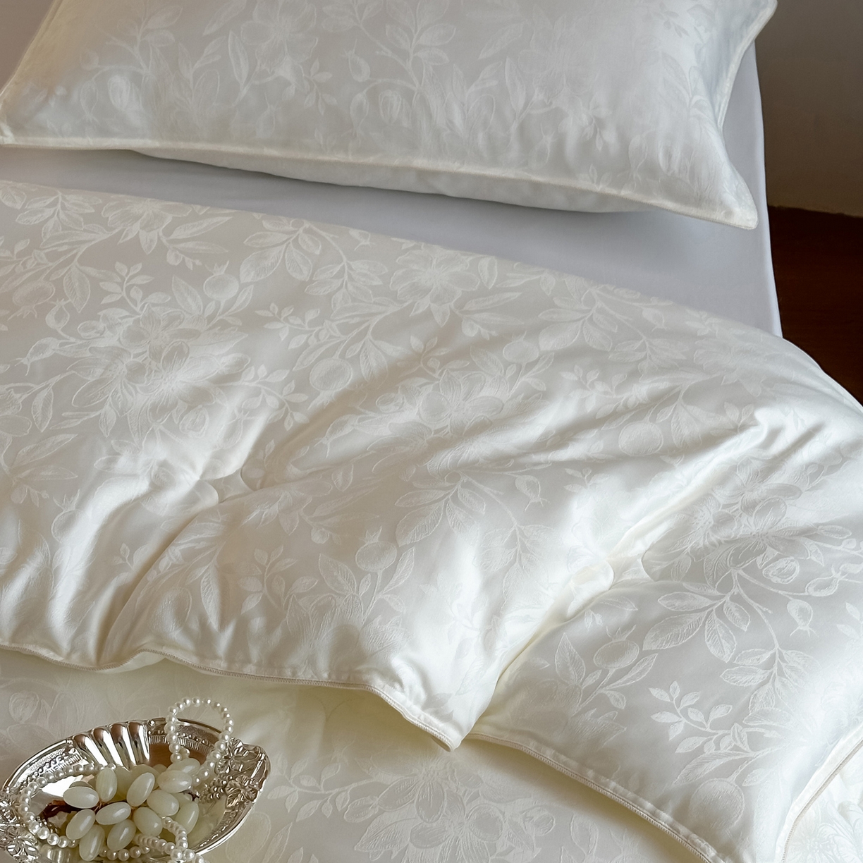 91家纺网 家纺一手货源 找家纺 一加一 2025新款七彩银丝大提花37度澳毛火山被子被芯 花屿梦-奶白