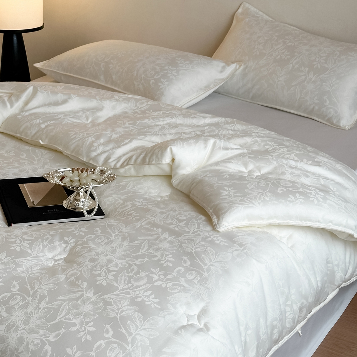 91家纺网 家纺一手货源 找家纺 一加一 2025新款七彩银丝大提花37度澳毛火山被子被芯 花屿梦-奶白