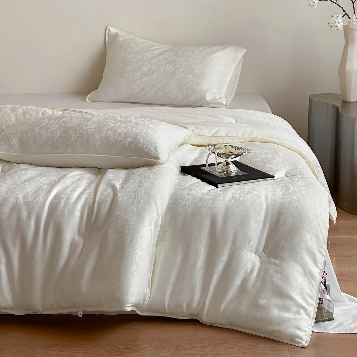 91家纺网 家纺一手货源 找家纺 一加一 2025新款七彩银丝大提花37度澳毛火山被子被芯 花屿梦-奶白