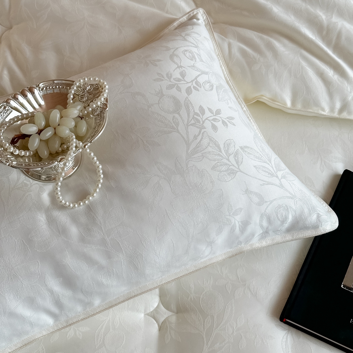 91家纺网 家纺一手货源 找家纺 一加一 2025新款七彩银丝大提花37度澳毛火山被子被芯 花屿梦-奶白