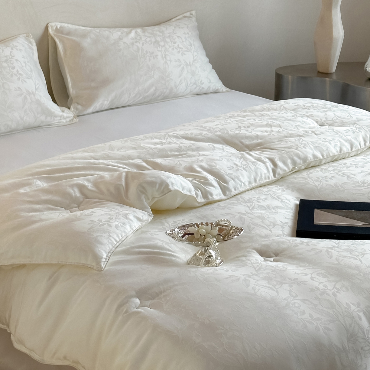 91家纺网 家纺一手货源 找家纺 一加一 2025新款七彩银丝大提花37度澳毛火山被子被芯 花屿梦-奶白