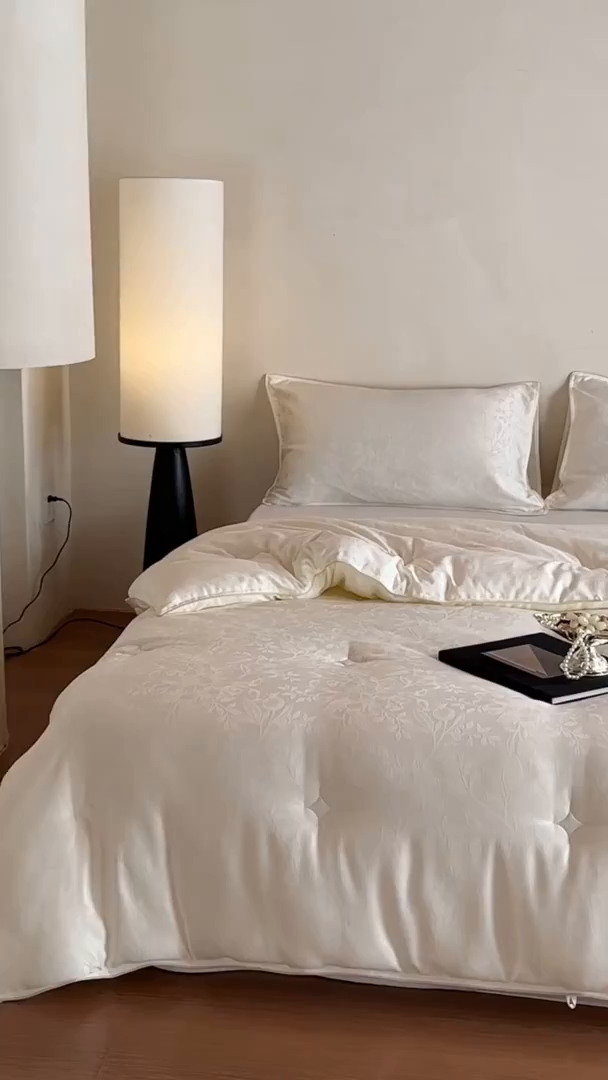 91家纺网 家纺一手货源 找家纺 一加一 2025新款七彩银丝大提花37度澳毛火山被子被芯 花屿梦-奶白