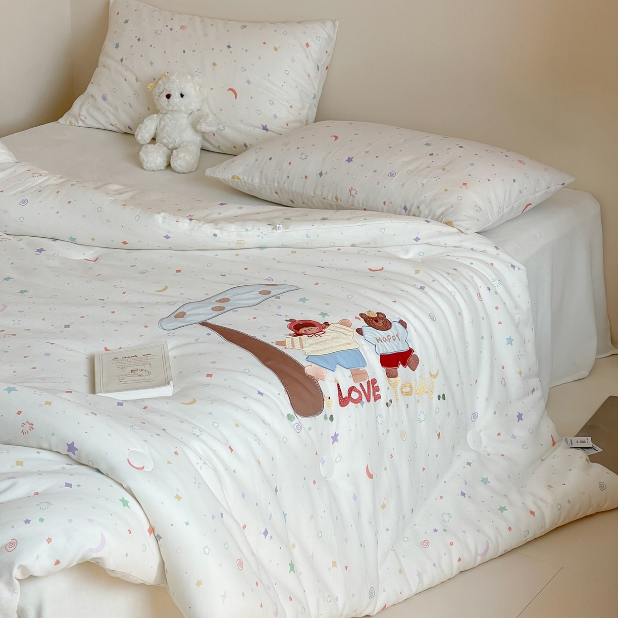 91家纺网 家纺一手货源 找家纺 一加一 2025新款全棉双层纱贴布绣抗菌大豆被子被芯 森林奇遇