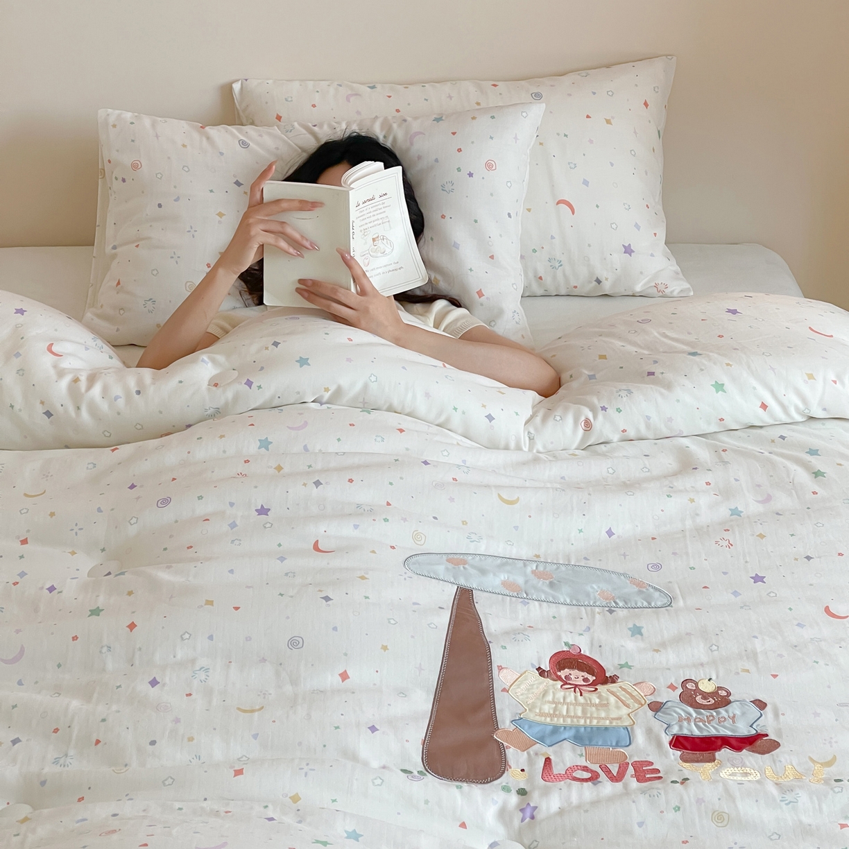 91家纺网 家纺一手货源 找家纺 一加一 2025新款全棉双层纱贴布绣抗菌大豆被子被芯 森林奇遇