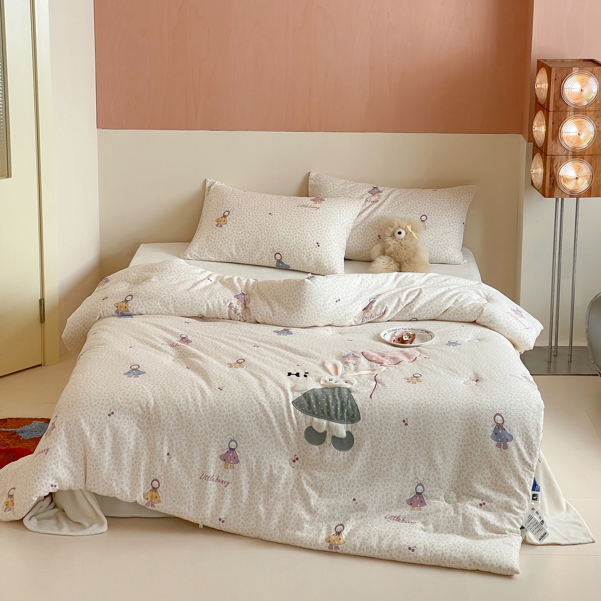 91家纺网 家纺一手货源 找家纺 一加一 2025新款全棉双层纱贴布绣抗菌大豆被子被芯 邦尼兔