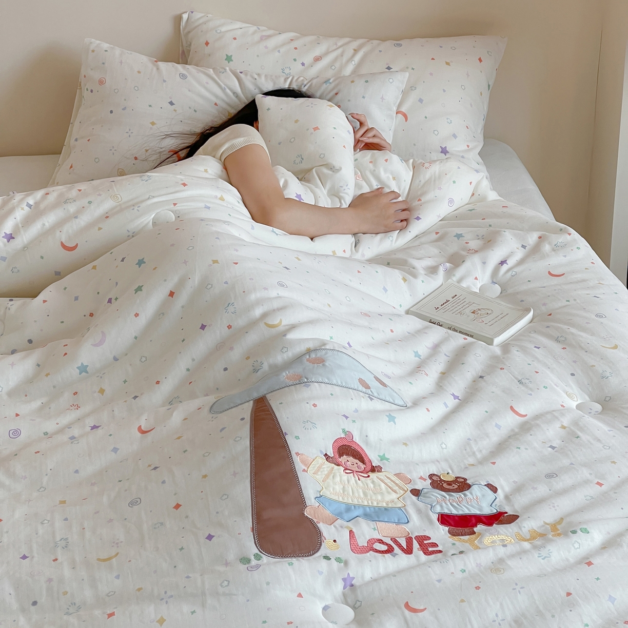 91家纺网 家纺一手货源 找家纺 一加一 2025新款全棉双层纱贴布绣抗菌大豆被子被芯 森林奇遇