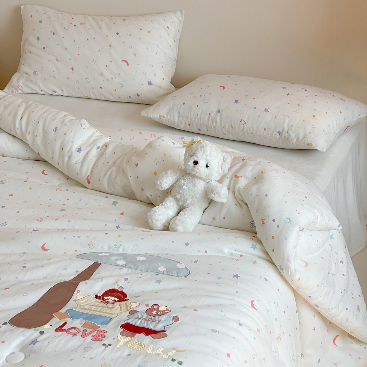 91家纺网 家纺一手货源 找家纺 一加一 2025新款全棉双层纱贴布绣抗菌大豆被子被芯 森林奇遇