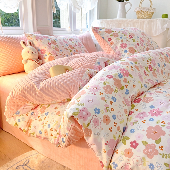 91家纺网 家纺一手货源 找家纺 （总）丫丫家纺 2025学生季全棉高克重豆豆绒三四件套加厚保暖婴儿绒牛奶绒单被套单人双人被套加大号棉加绒三四件套 