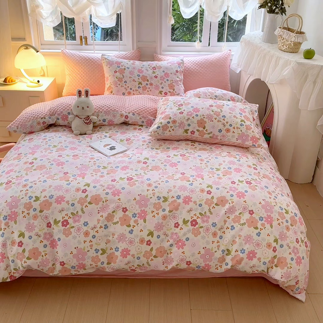 91家纺网 家纺一手货源 找家纺 （总）丫丫家纺 2025学生季全棉高克重豆豆绒三四件套加厚保暖婴儿绒牛奶绒单被套单人双人被套加大号棉加绒三四件套 