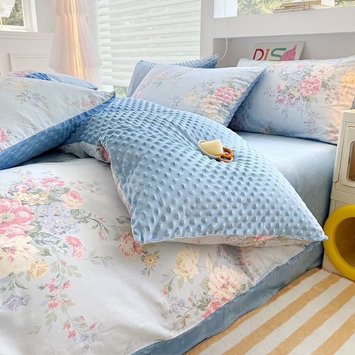 91家纺网 家纺一手货源 找家纺 丫丫家纺 2025学生季全棉高克重豆豆绒三四件套加厚保暖婴儿绒牛奶绒单被套单人双人被套加大号棉加绒三四件套  花团锦簇