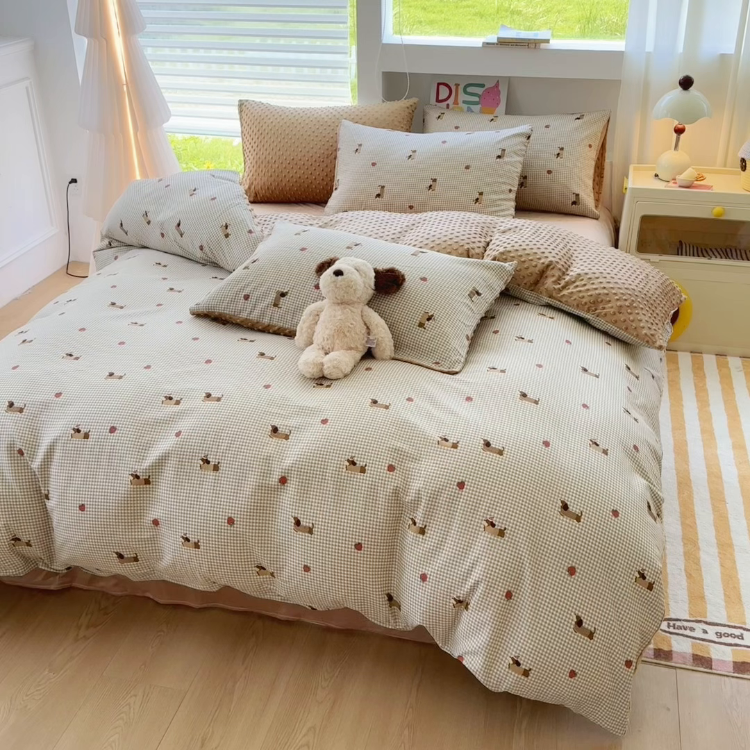 91家纺网 家纺一手货源 找家纺 丫丫家纺 2025学生季全棉高克重豆豆绒三四件套加厚保暖婴儿绒牛奶绒单被套单人双人被套加大号棉加绒三四件套  追梦腊肠