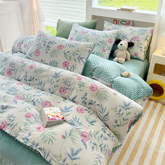 91家纺网 家纺一手货源 找家纺 丫丫家纺 2025学生季全棉高克重豆豆绒三四件套加厚保暖婴儿绒牛奶绒单被套单人双人被套加大号棉加绒三四件套  倾城之美