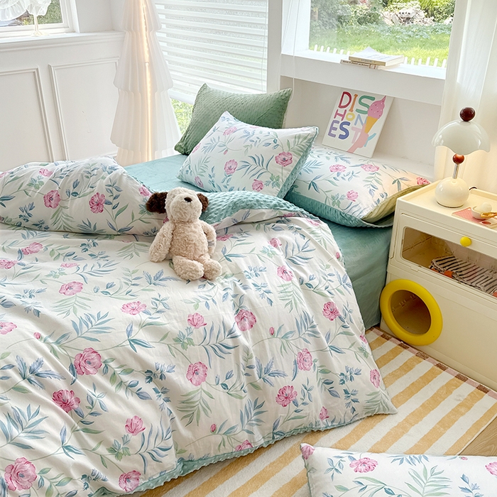 91家纺网 家纺一手货源 找家纺 丫丫家纺 2025学生季全棉高克重豆豆绒三四件套加厚保暖婴儿绒牛奶绒单被套单人双人被套加大号棉加绒三四件套  倾城之美