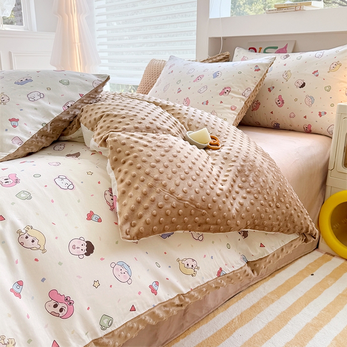 91家纺网 家纺一手货源 找家纺 丫丫家纺 2025学生季全棉高克重豆豆绒三四件套加厚保暖婴儿绒牛奶绒单被套单人双人被套加大号棉加绒三四件套  小新和他的蜡笔