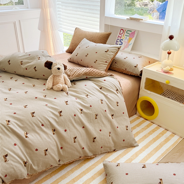 91家纺网 家纺一手货源 找家纺 丫丫家纺 2025学生季全棉高克重豆豆绒三四件套加厚保暖婴儿绒牛奶绒单被套单人双人被套加大号棉加绒三四件套  追梦腊肠