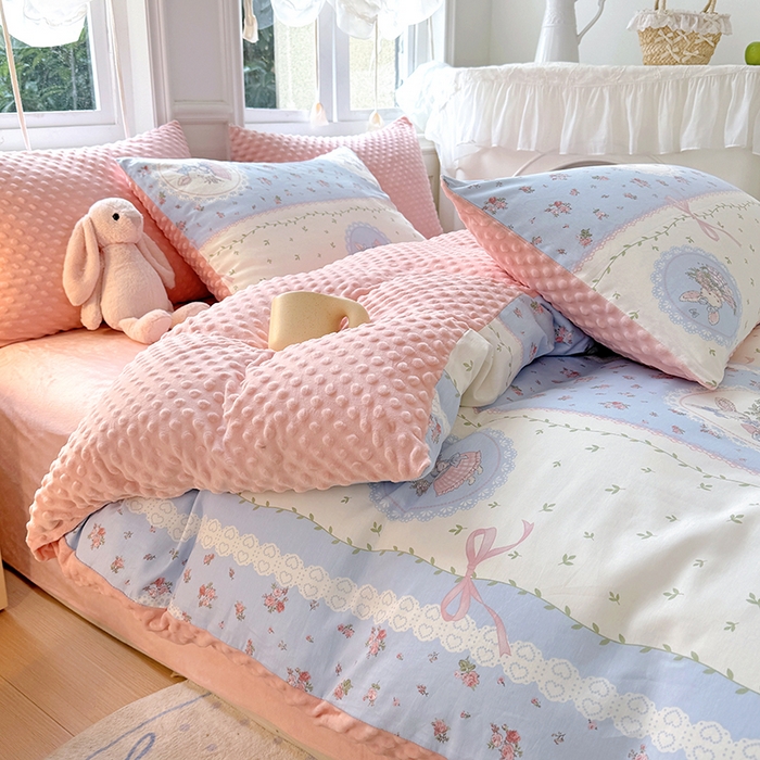 91家纺网 家纺一手货源 找家纺 丫丫家纺 2025学生季全棉高克重豆豆绒三四件套加厚保暖婴儿绒牛奶绒单被套单人双人被套加大号棉加绒三四件套  爱丽丝梦游