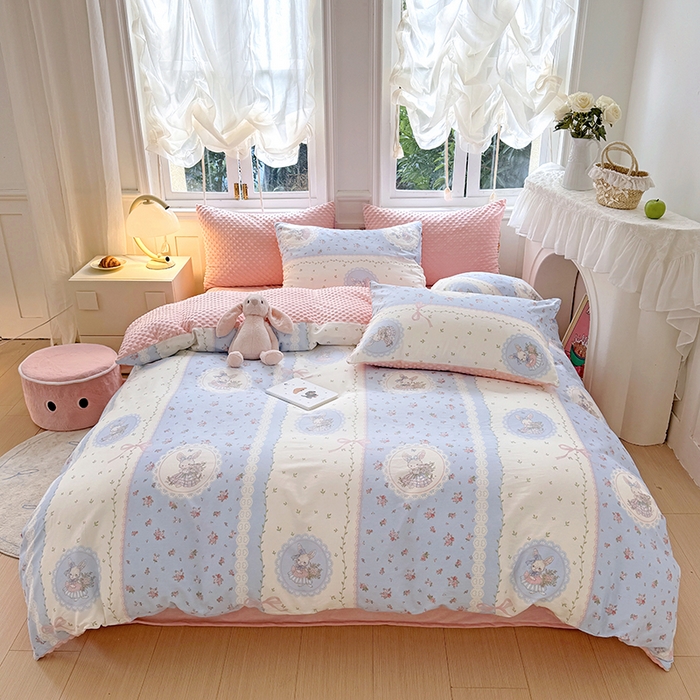 91家纺网 家纺一手货源 找家纺 丫丫家纺 2025学生季全棉高克重豆豆绒三四件套加厚保暖婴儿绒牛奶绒单被套单人双人被套加大号棉加绒三四件套  爱丽丝梦游