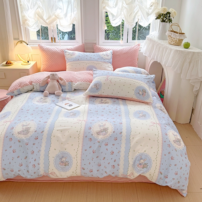 91家纺网 家纺一手货源 找家纺 丫丫家纺 2025学生季全棉高克重豆豆绒三四件套加厚保暖婴儿绒牛奶绒单被套单人双人被套加大号棉加绒三四件套  爱丽丝梦游