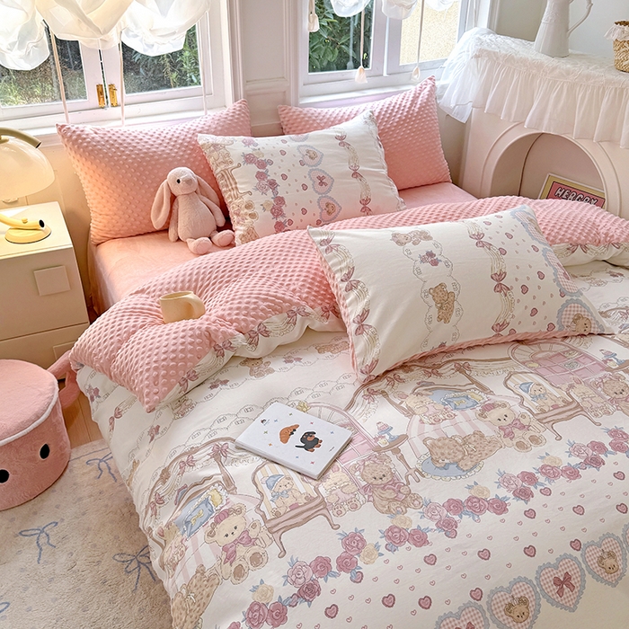 91家纺网 家纺一手货源 找家纺 丫丫家纺 2025学生季全棉高克重豆豆绒三四件套加厚保暖婴儿绒牛奶绒单被套单人双人被套加大号棉加绒三四件套  潘多拉小熊