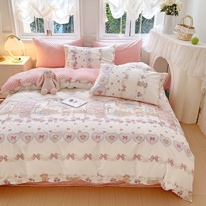 91家纺网 家纺一手货源 找家纺 丫丫家纺 2025学生季全棉高克重豆豆绒三四件套加厚保暖婴儿绒牛奶绒单被套单人双人被套加大号棉加绒三四件套  潘多拉小熊