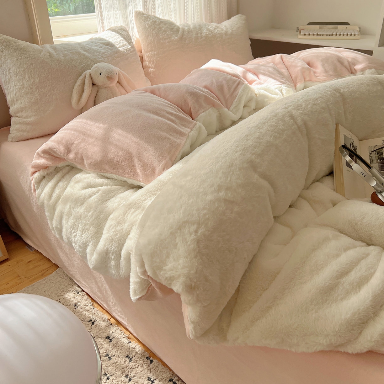 91家纺网 家纺一手货源 找家纺 （总）金爱家 2025新款全消光牛奶绒A类纯色獭兔毛绒立体四件套