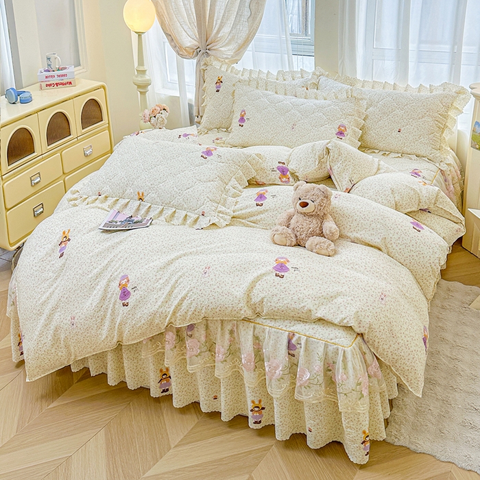 91家纺网 家纺一手货源 找家纺 艾裙海 2025秋冬新款木棉皱皱双层纱夹棉床裙系列四件套 可爱小女孩