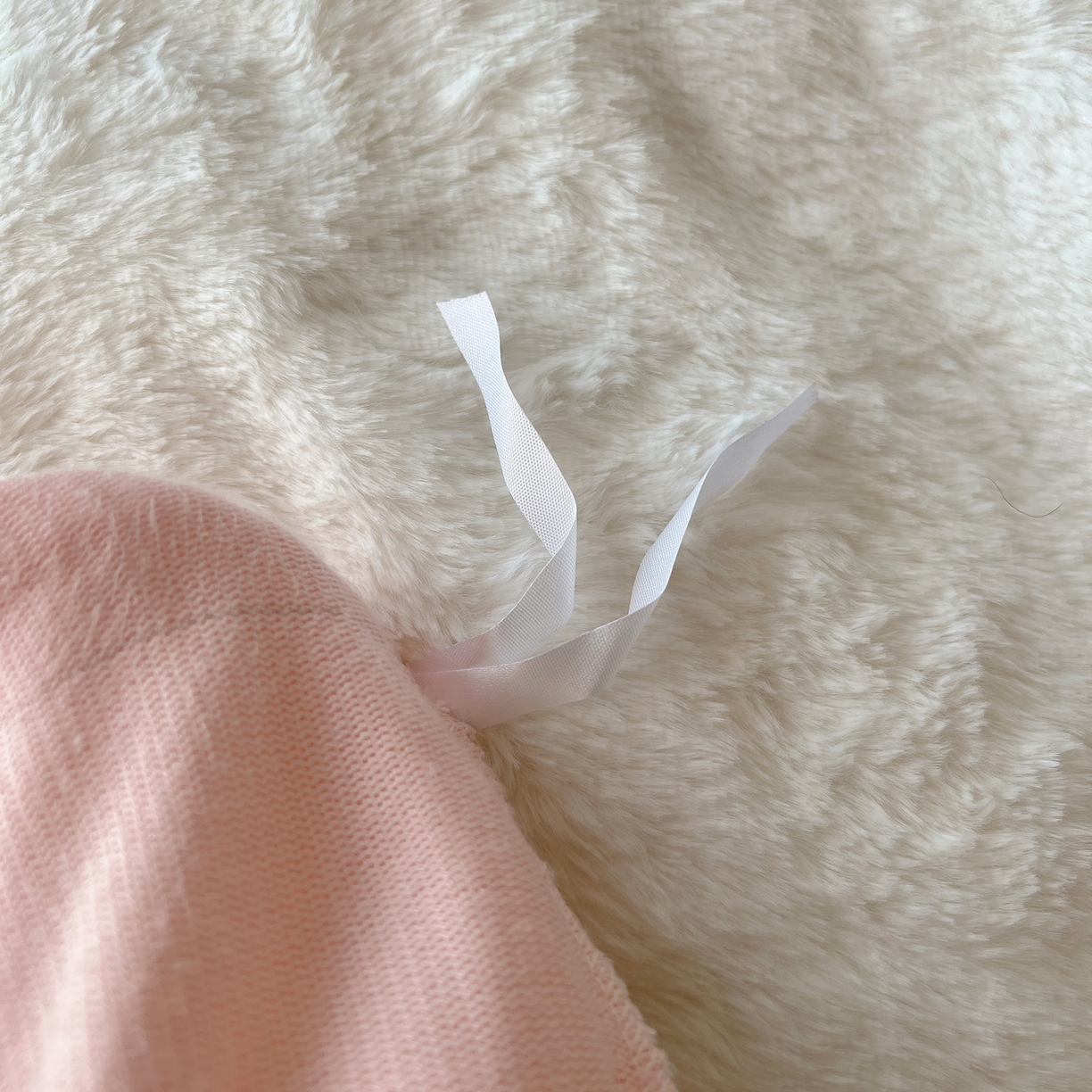 91家纺网 家纺一手货源 找家纺 金爱家 2025新款全消光牛奶绒A类纯色獭兔毛绒立体四件套 混搭-白粉