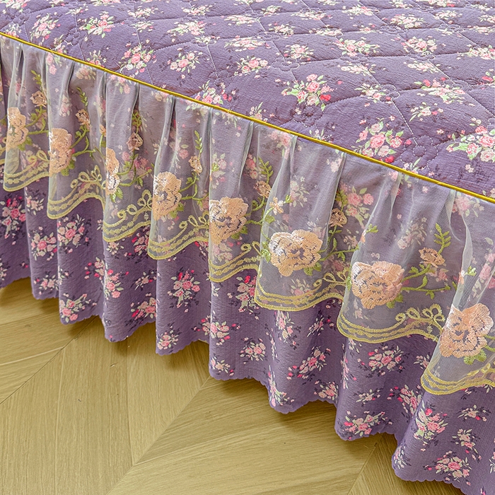 91家纺网 家纺一手货源 找家纺 艾裙海 2025秋冬新款木棉皱皱双层纱夹棉床裙系列四件套 紫藤花语