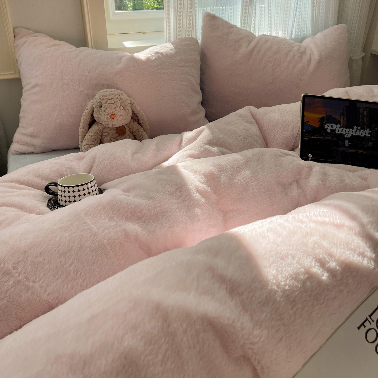 91家纺网 家纺一手货源 找家纺 金爱家 2025新款全消光牛奶绒A类纯色獭兔毛绒立体四件套 混搭-粉蓝