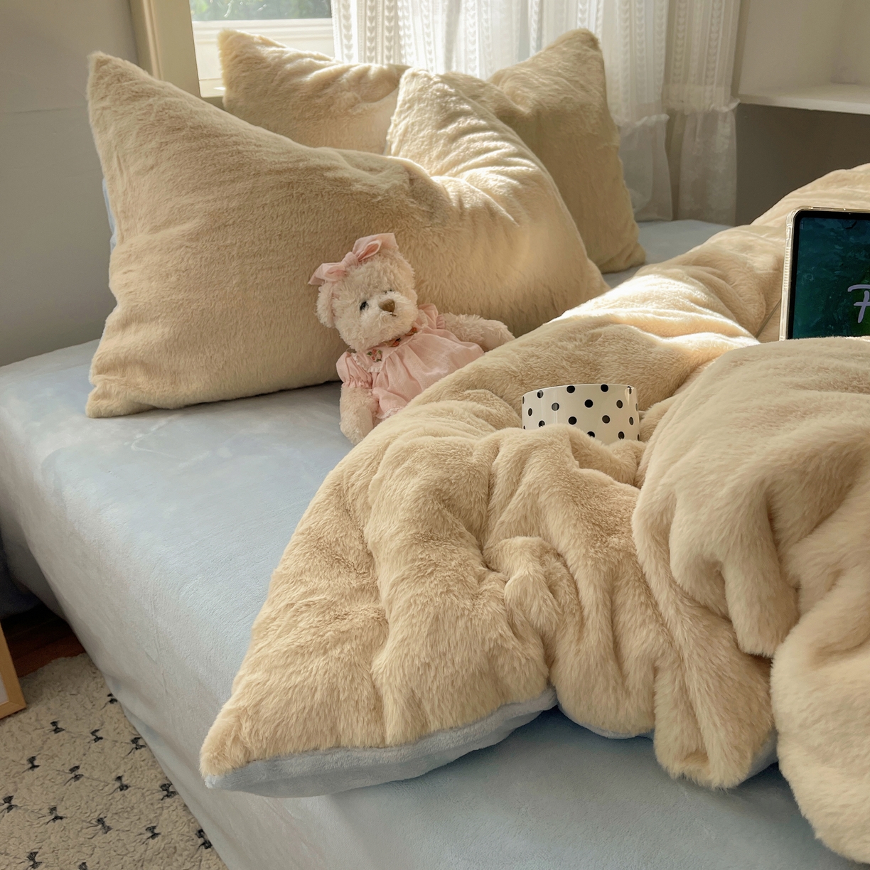 91家纺网 家纺一手货源 找家纺 金爱家 2025新款全消光牛奶绒A类纯色獭兔毛绒立体四件套 混搭-黄蓝