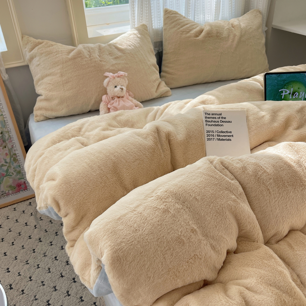 91家纺网 家纺一手货源 找家纺 金爱家 2025新款全消光牛奶绒A类纯色獭兔毛绒立体四件套 混搭-黄蓝