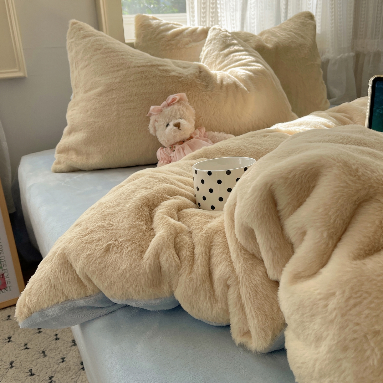 91家纺网 家纺一手货源 找家纺 金爱家 2025新款全消光牛奶绒A类纯色獭兔毛绒立体四件套 混搭-黄蓝